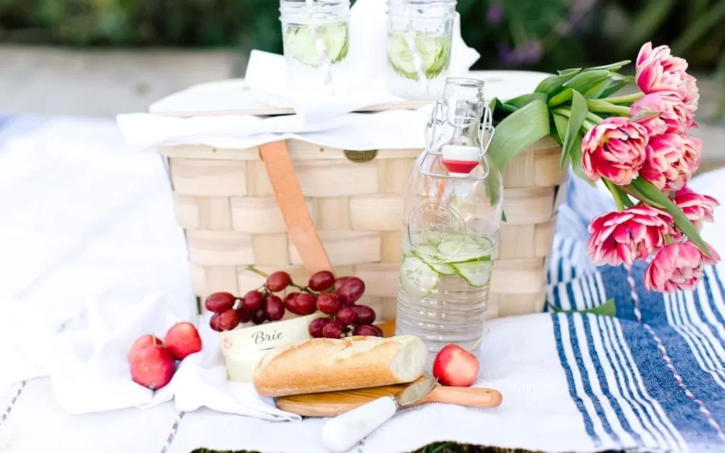 intuitive eating summer cravings, picnic